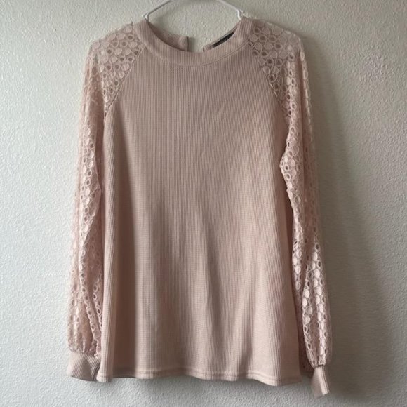 Miholñl Tops - Blush top with lace sleeves